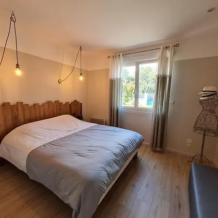 Jolie Maison Avec Piscine Chauffee En Campagne Holiday home *