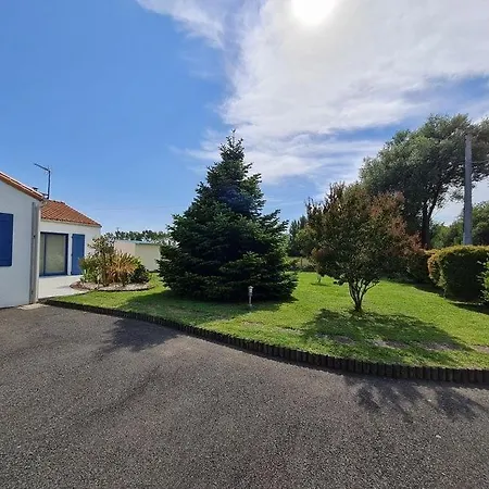 Jolie Maison Avec Piscine Chauffee En Campagne Le Perrier
