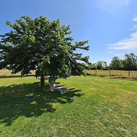 Jolie Maison Avec Piscine Chauffee En Campagne Holiday home *